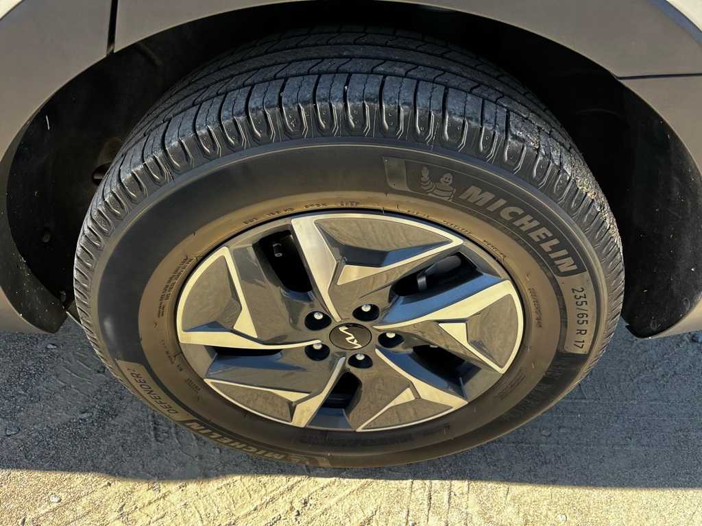 Thumbnail: 2022 Kia Sorento - 9