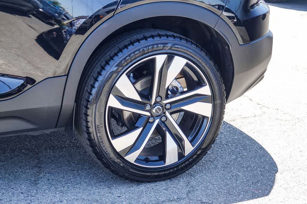Thumbnail: 2024 Volvo XC40 - 9