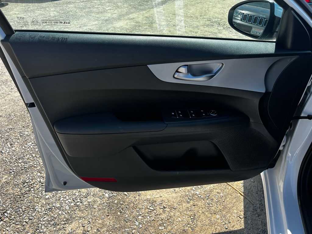 Thumbnail: 2023 Kia Forte - 13