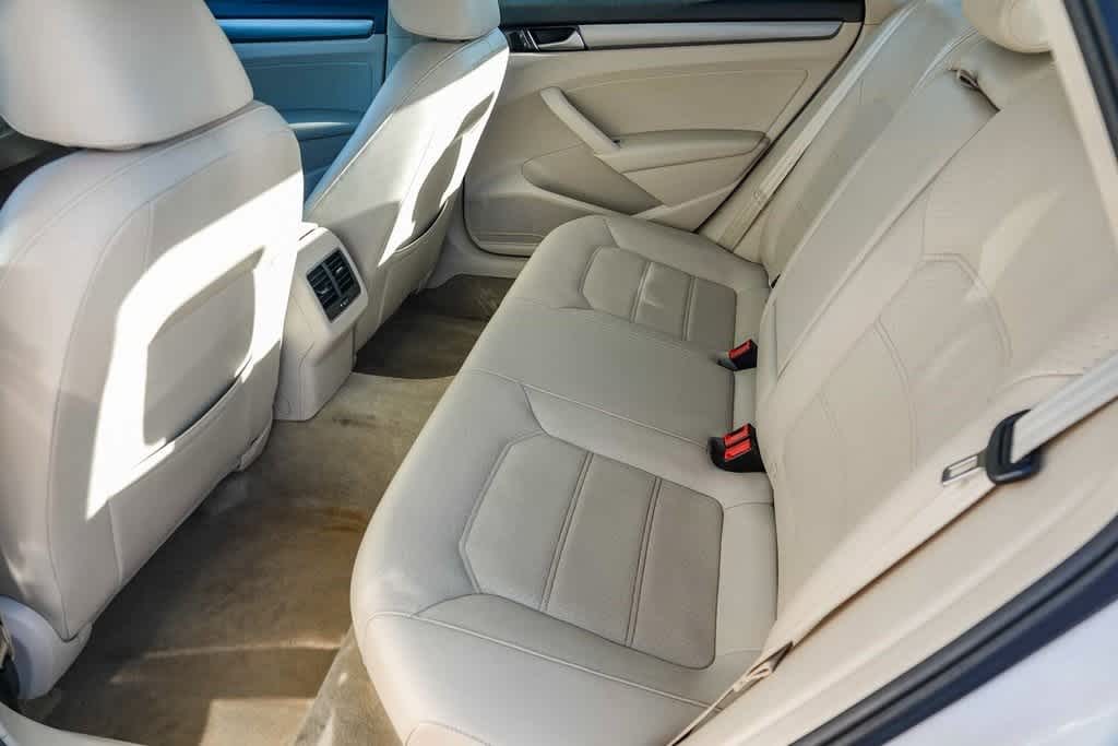 Thumbnail: 2014 Volkswagen Passat - 17