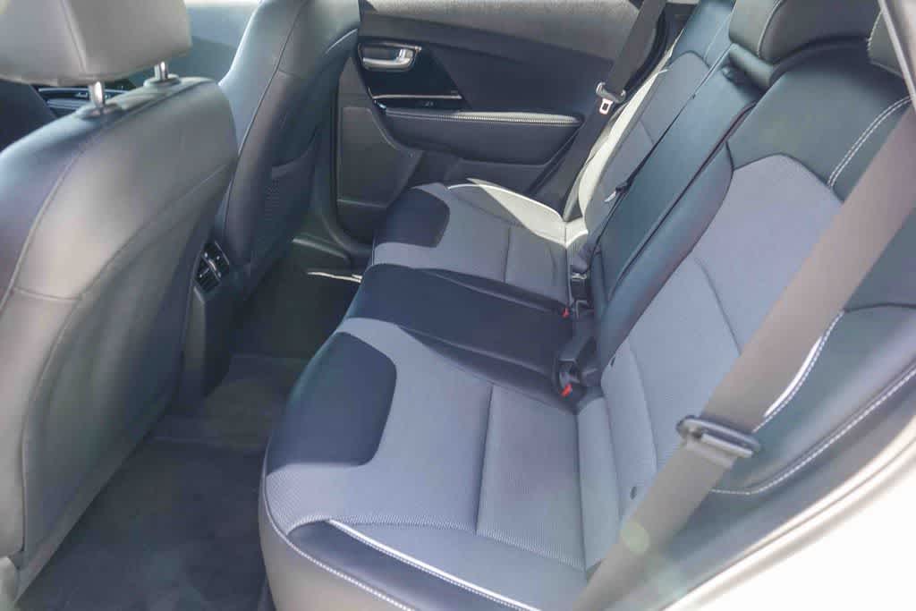 Thumbnail: 2022 Kia Niro - 17