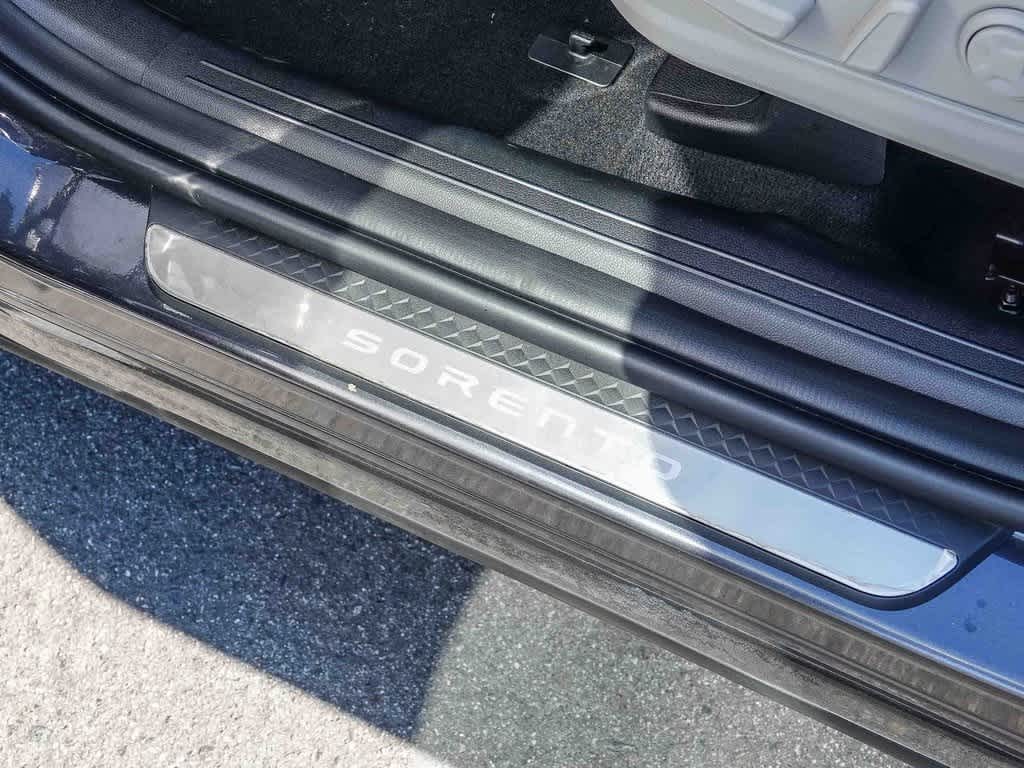 Thumbnail: 2023 Kia Sorento - 21