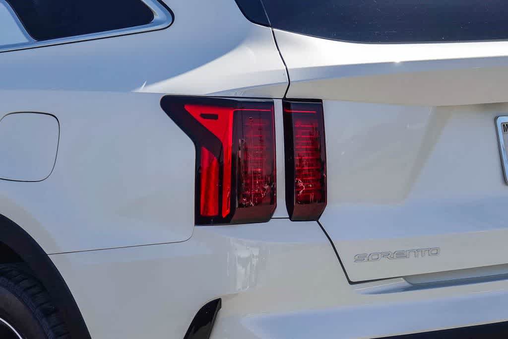 Thumbnail: 2023 Kia Sorento - 7