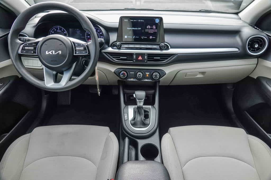 Thumbnail: 2023 Kia Forte - 12