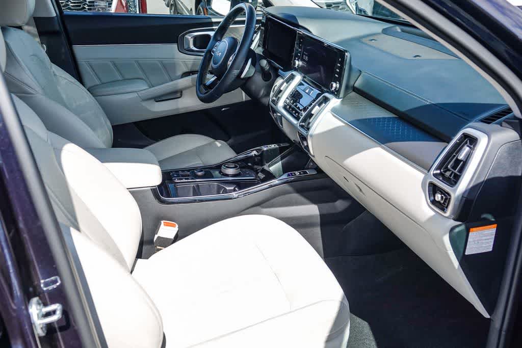 Thumbnail: 2023 Kia Sorento - 15