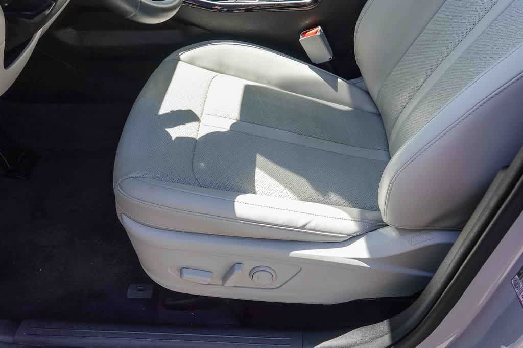 Thumbnail: 2023 Kia Sorento - 20