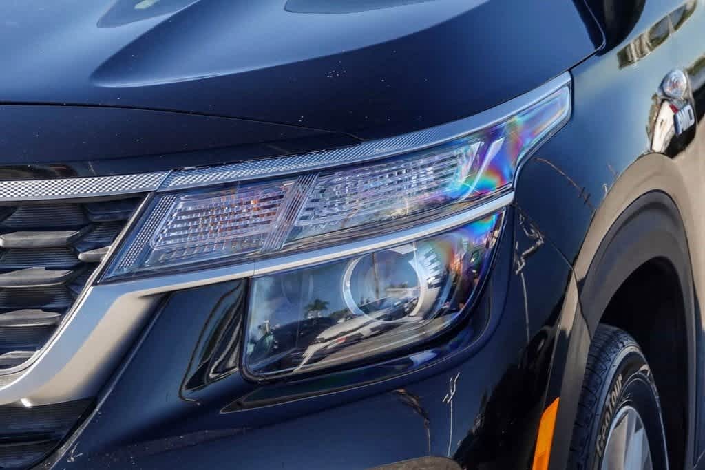 Thumbnail: 2022 Kia Seltos - 8