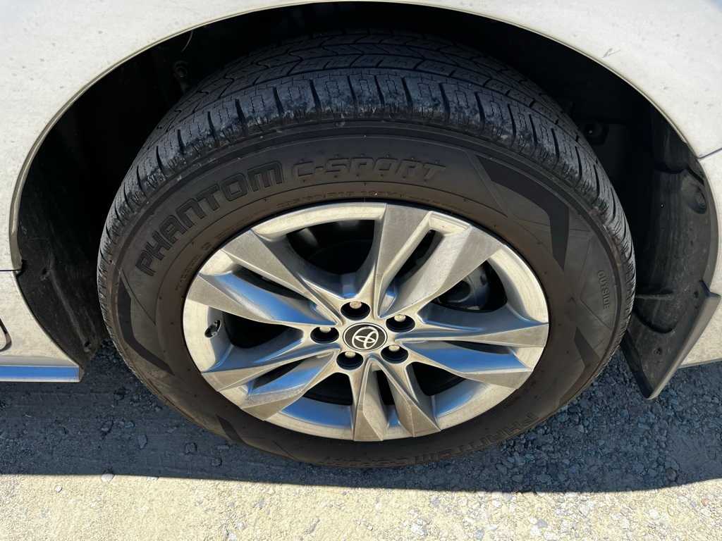 Thumbnail: 2022 Toyota Sienna - 9