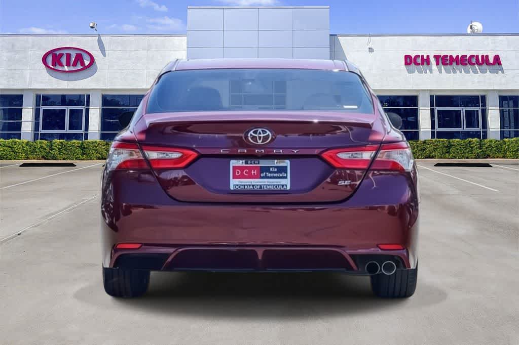 2018 Toyota Camry SE photo 4