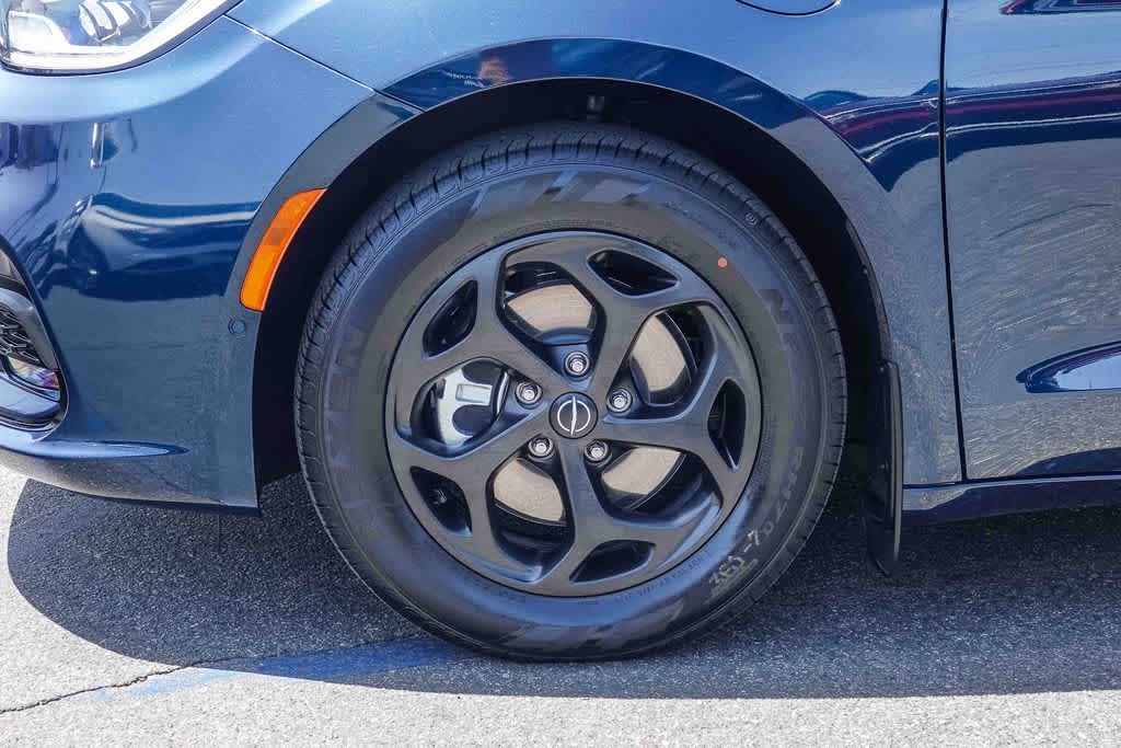 Thumbnail: 2025 Chrysler Pacifica - 9