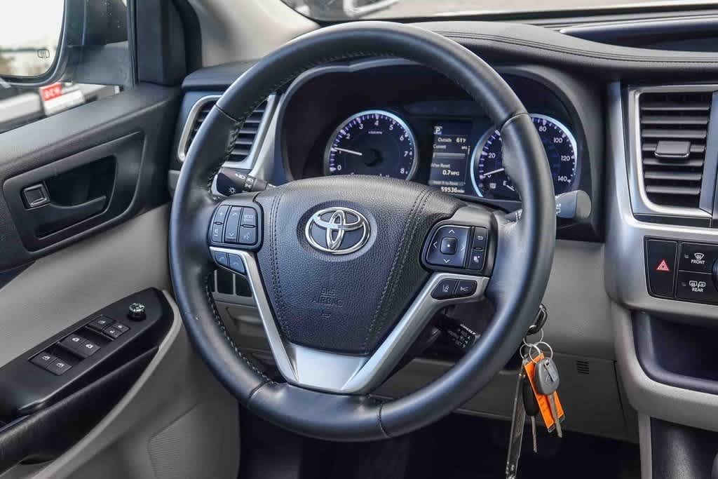 Thumbnail: 2017 Toyota Highlander - 14