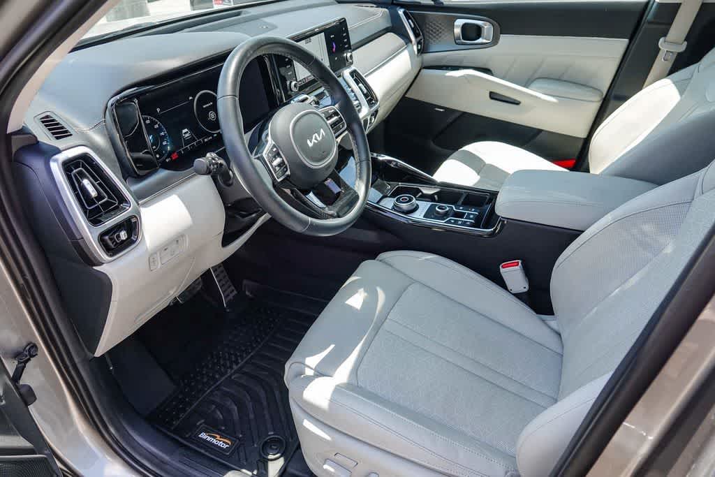 Thumbnail: 2023 Kia Sorento - 16