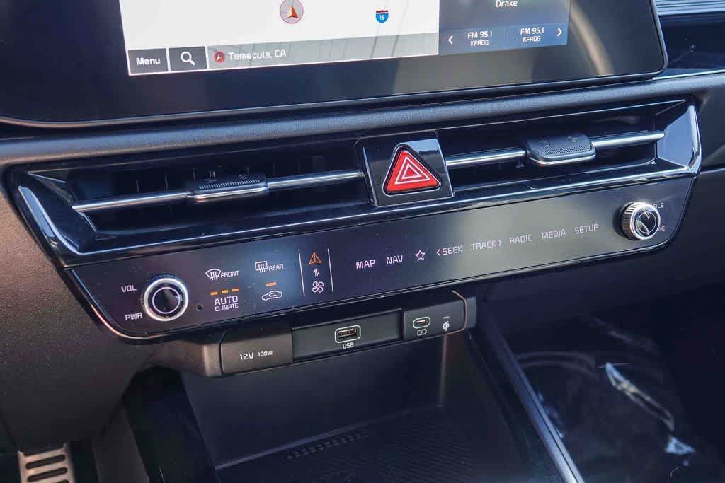 Thumbnail: 2023 Kia Niro - 21