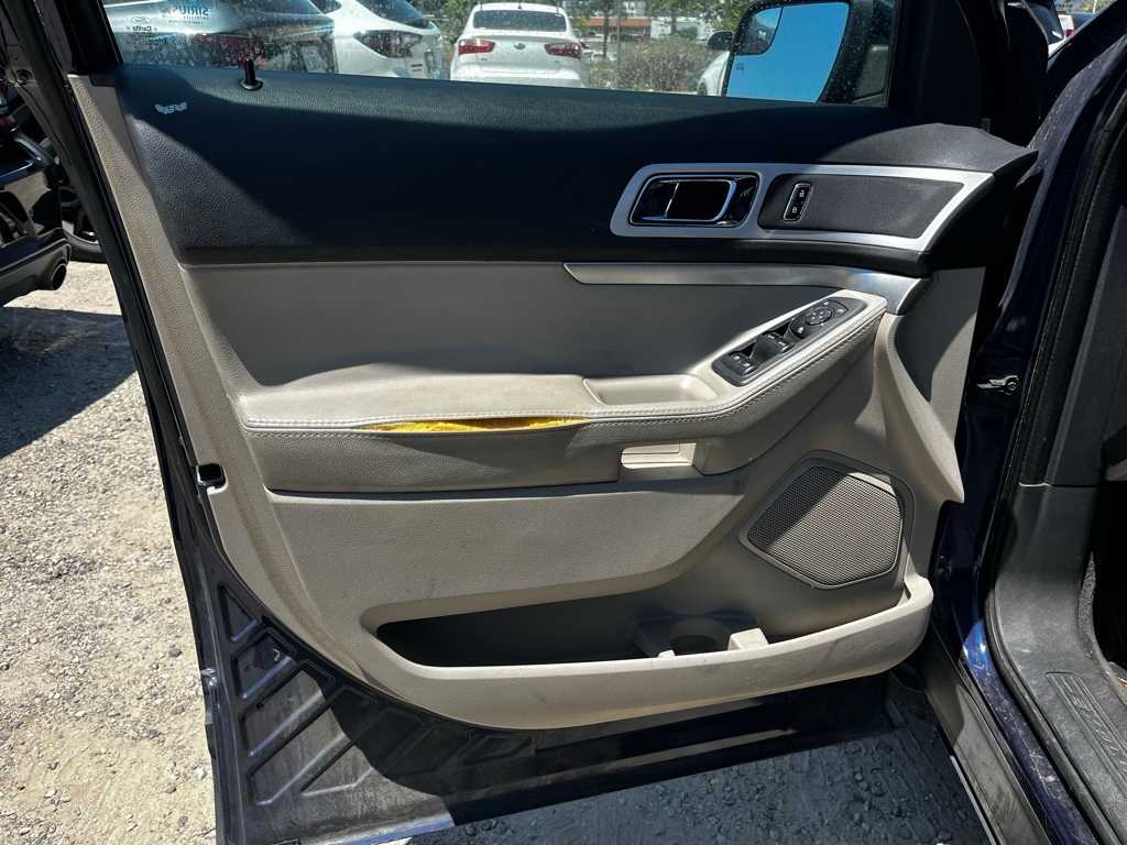 Thumbnail: 2011 Ford Explorer - 13