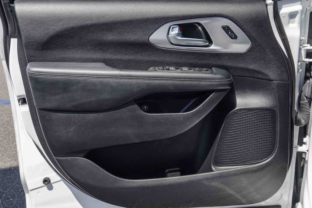 Thumbnail: 2022 Chrysler Pacifica - 19