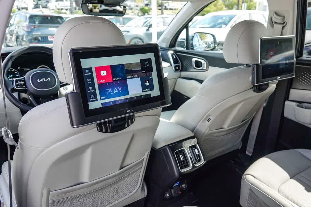 Thumbnail: 2023 Kia Sorento - 18