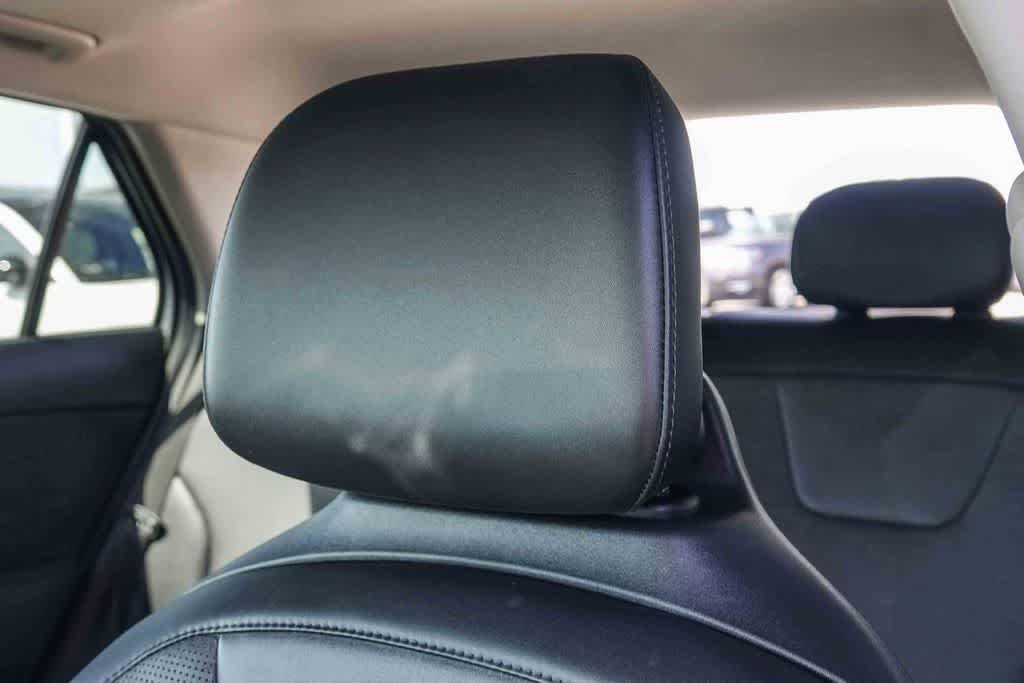 Thumbnail: 2023 Kia Niro - 24