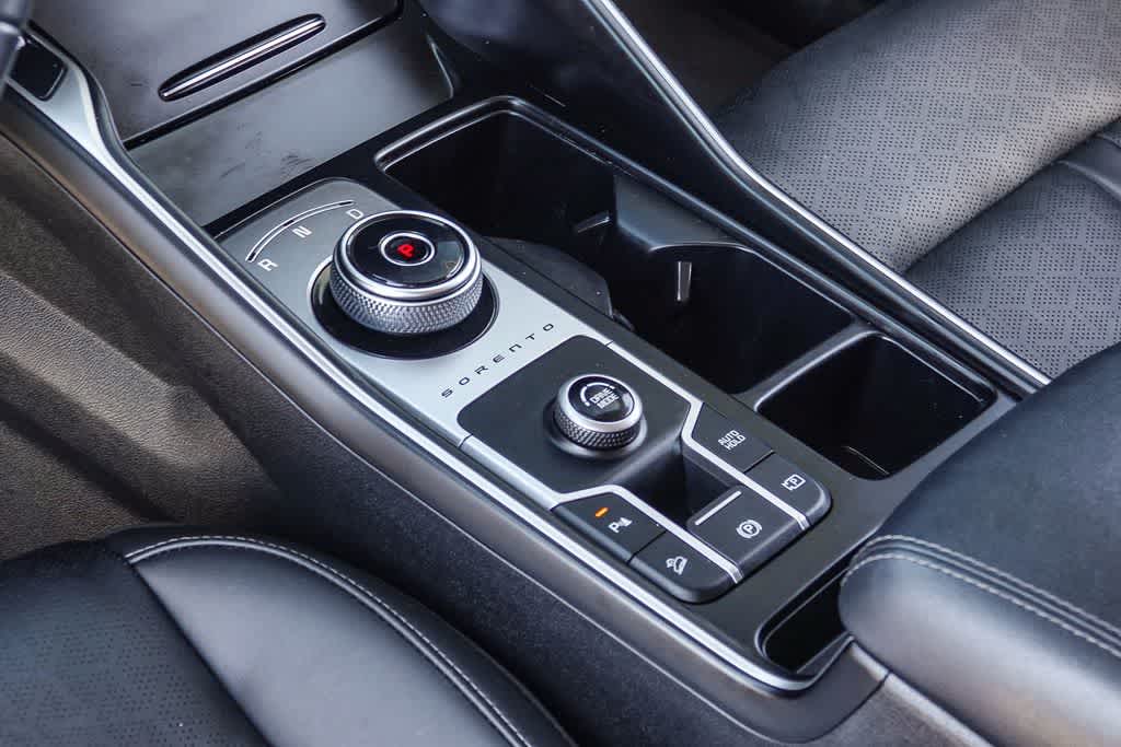 Thumbnail: 2023 Kia Sorento - 18