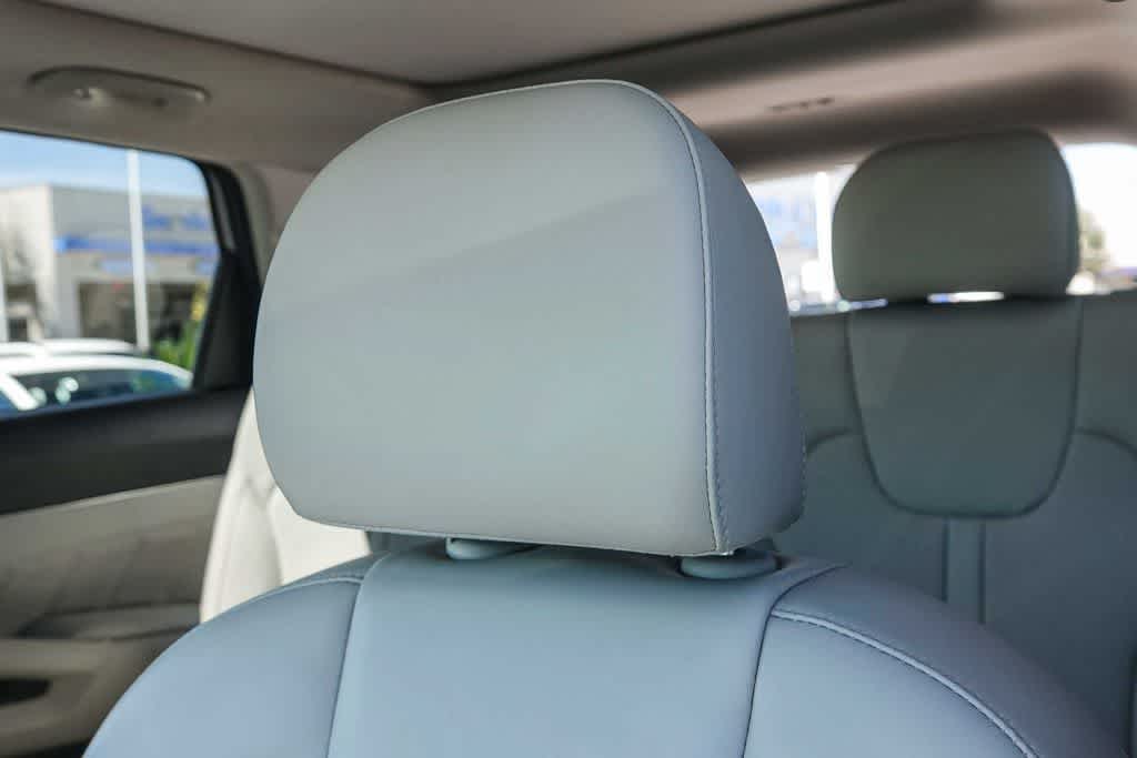 Thumbnail: 2023 Kia Sorento - 24