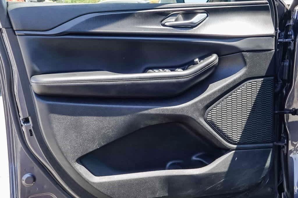 2023 Jeep Grand Cherokee Laredo 12