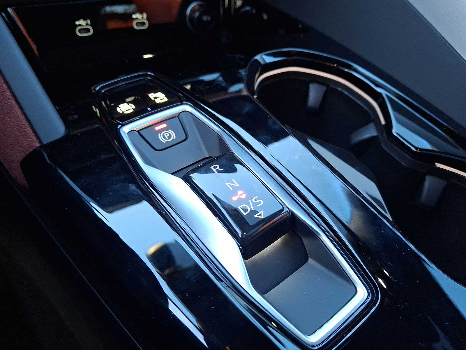 Thumbnail: 2025 Audi SQ5 - 13