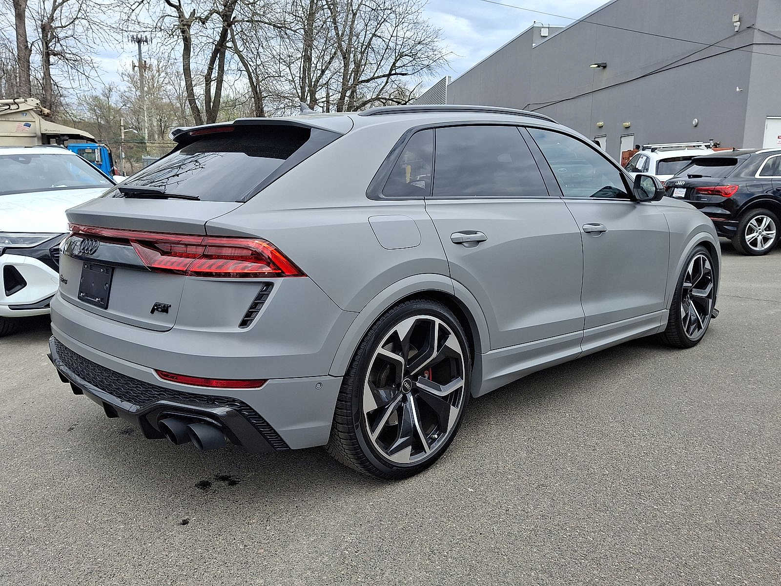 Thumbnail: 2024 Audi RS Q8 - 25