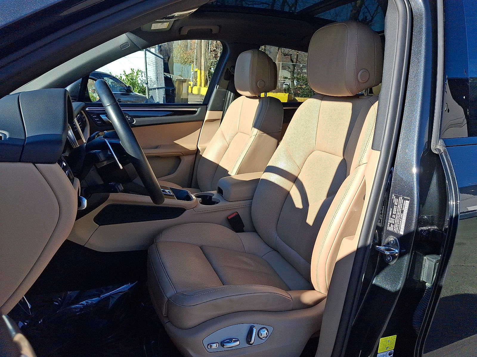 Thumbnail: 2024 Porsche Macan - 11