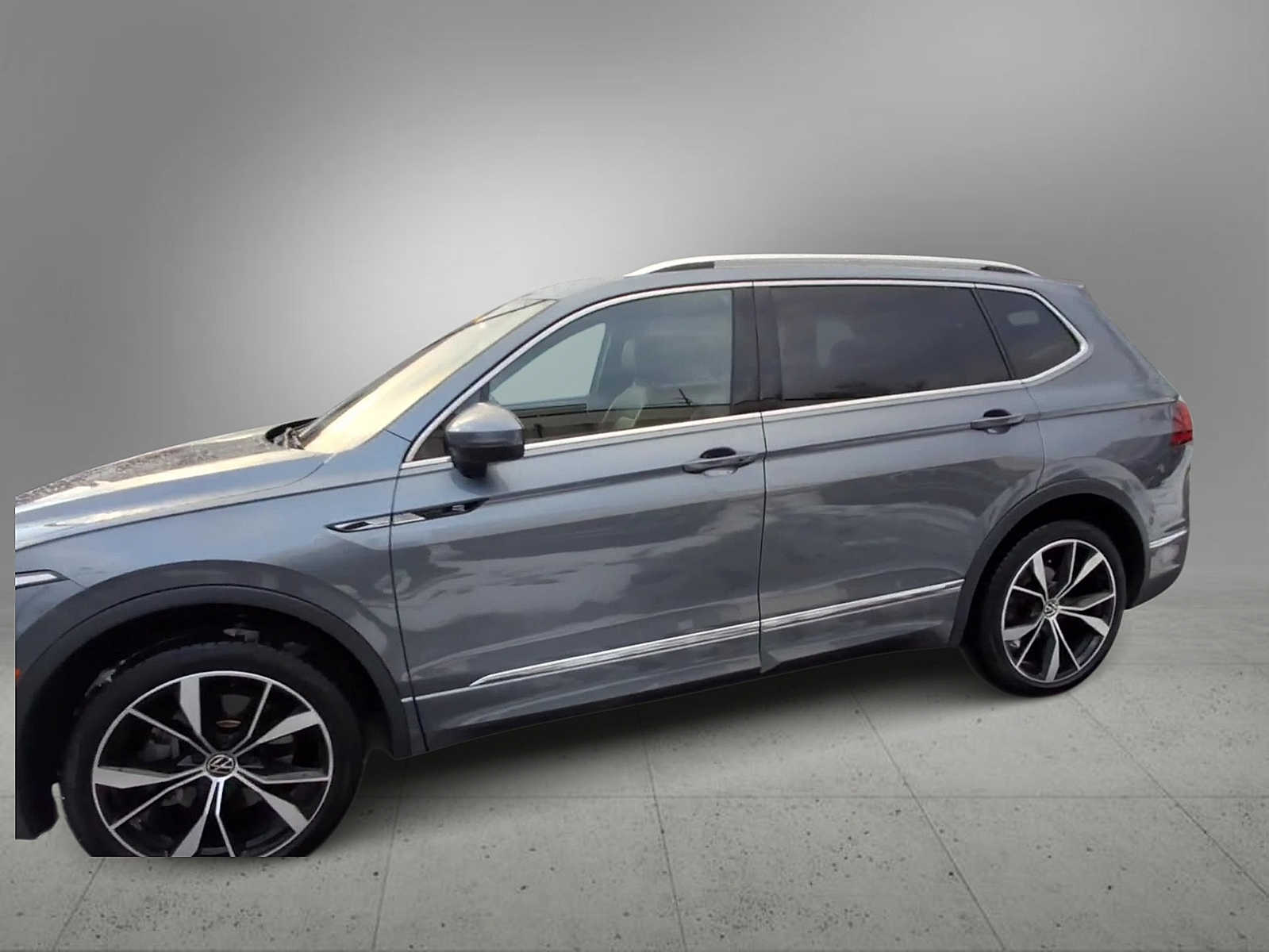 Thumbnail: 2022 Volkswagen Tiguan - 5