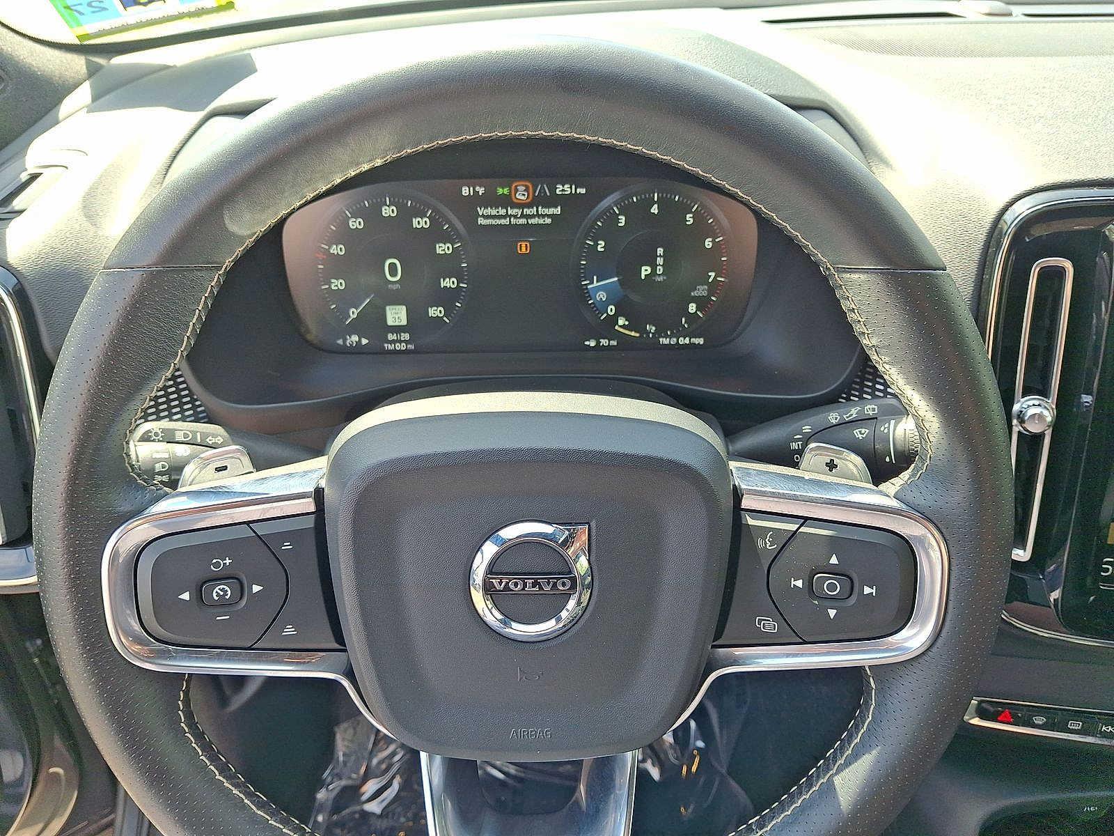 Thumbnail: 2019 Volvo XC40 - 16