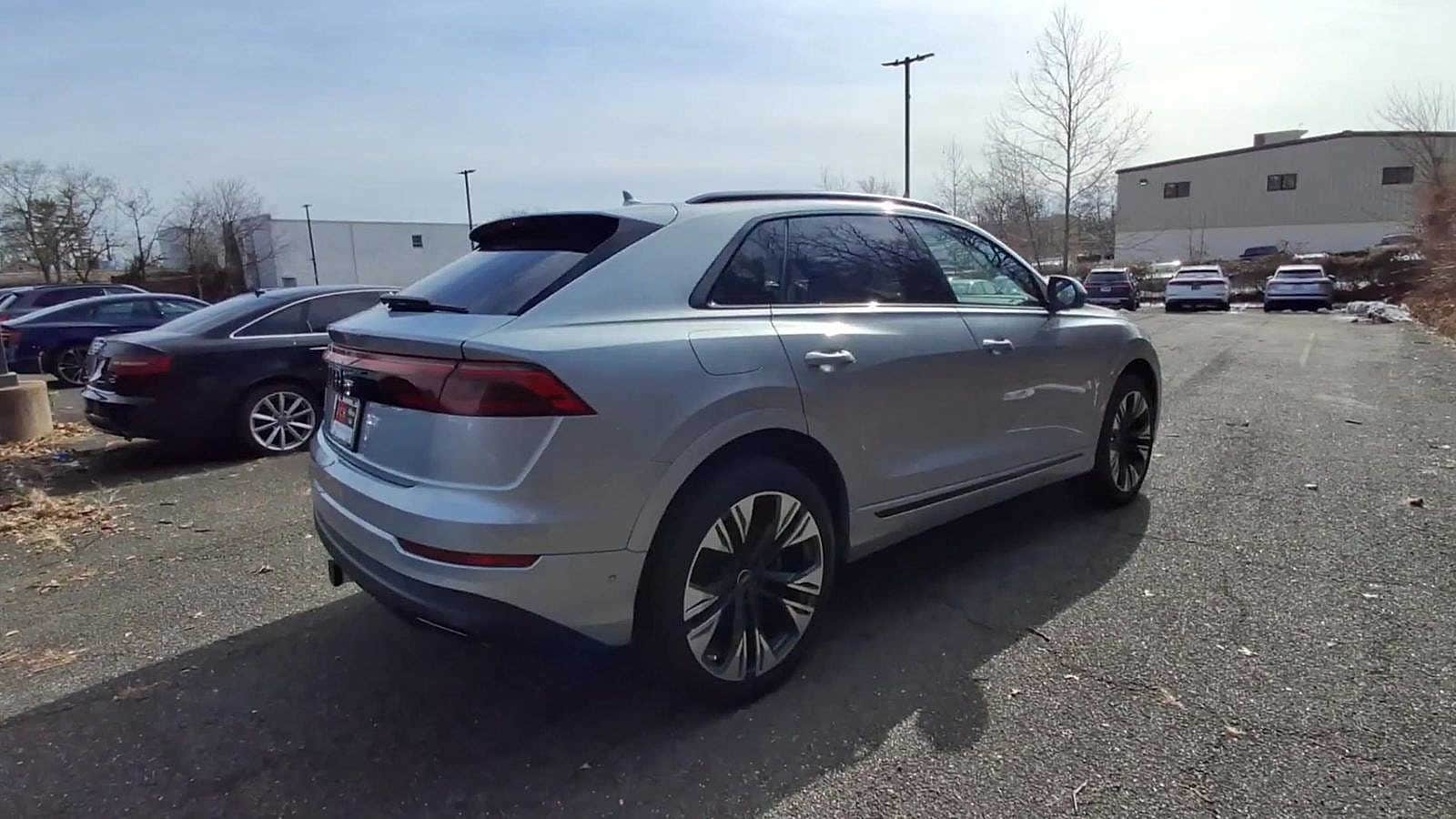 Thumbnail: 2025 Audi Q8 - 8