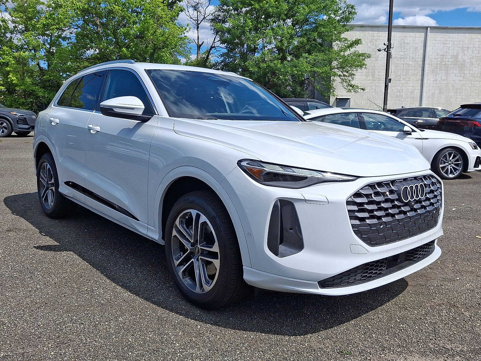 Thumbnail: 2025 Audi Q5 - 10