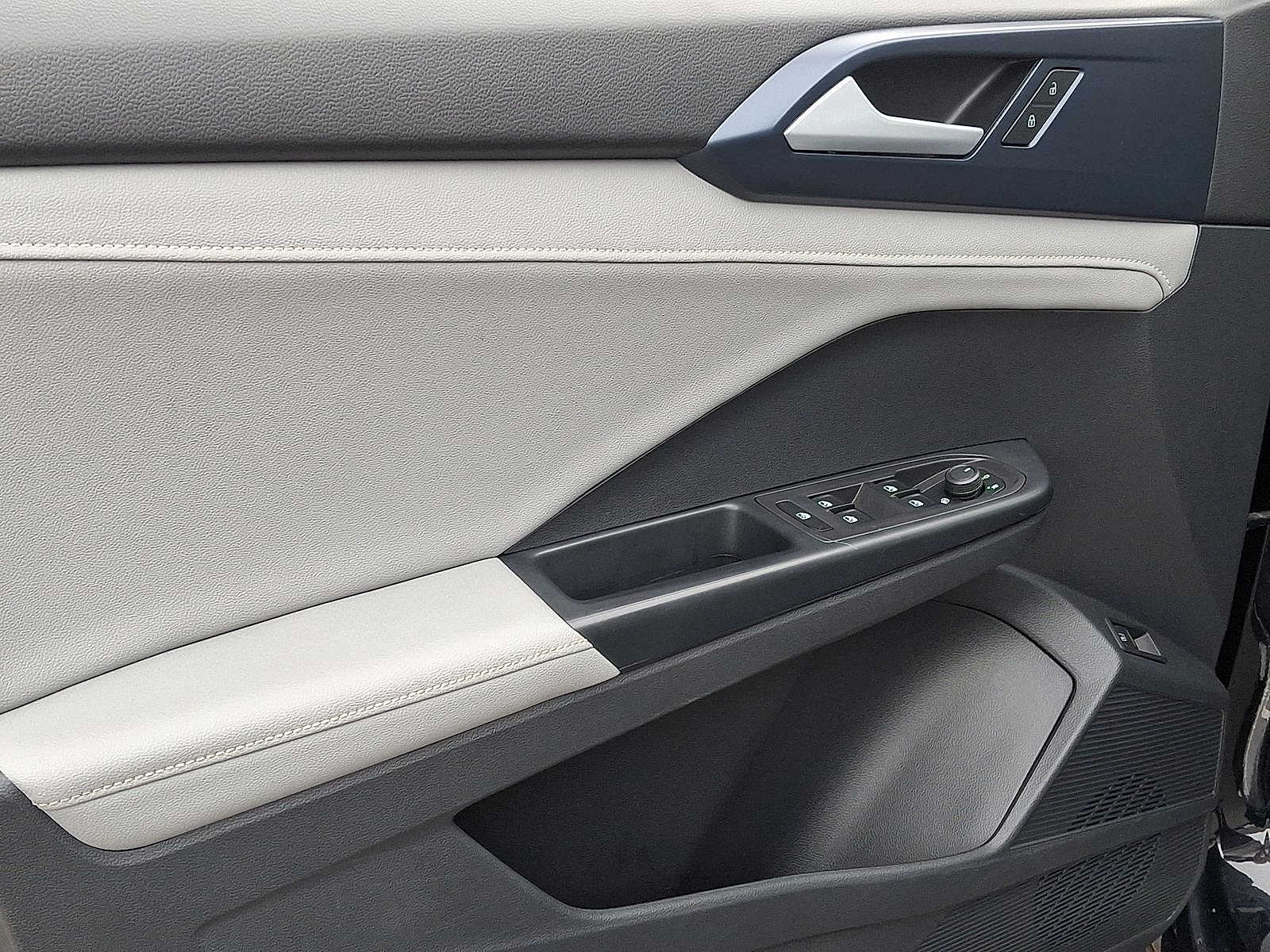 Thumbnail: 2024 Volkswagen Taos - 10