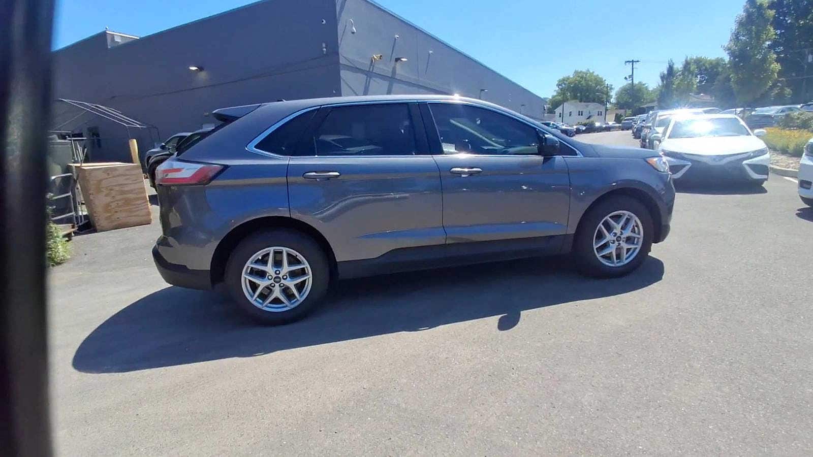 Thumbnail: 2022 Ford Edge - 7
