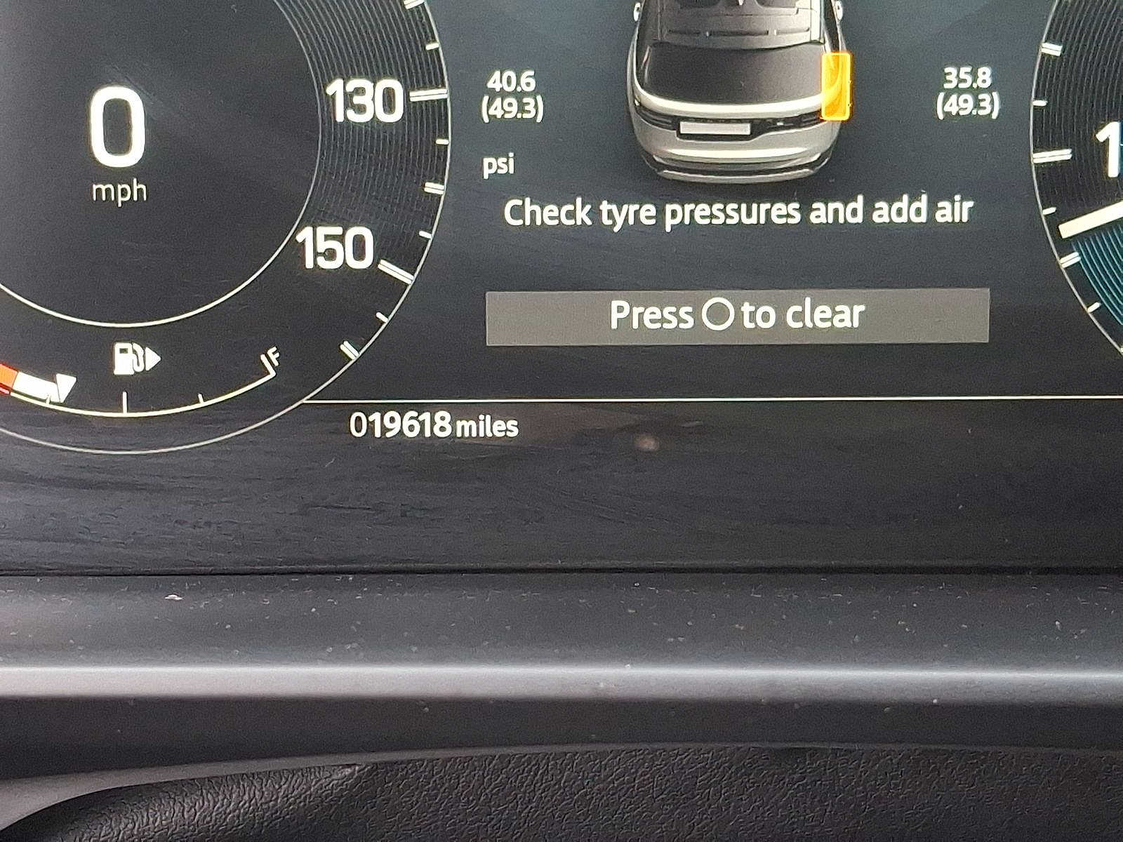 Thumbnail: 2024 Land Rover Discovery - 13