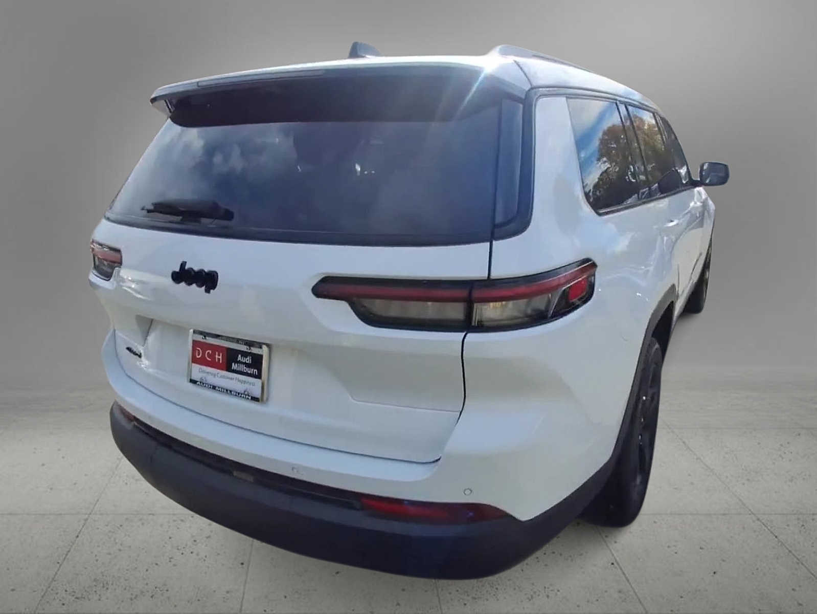 Thumbnail: 2023 Jeep Grand Cherokee - 8