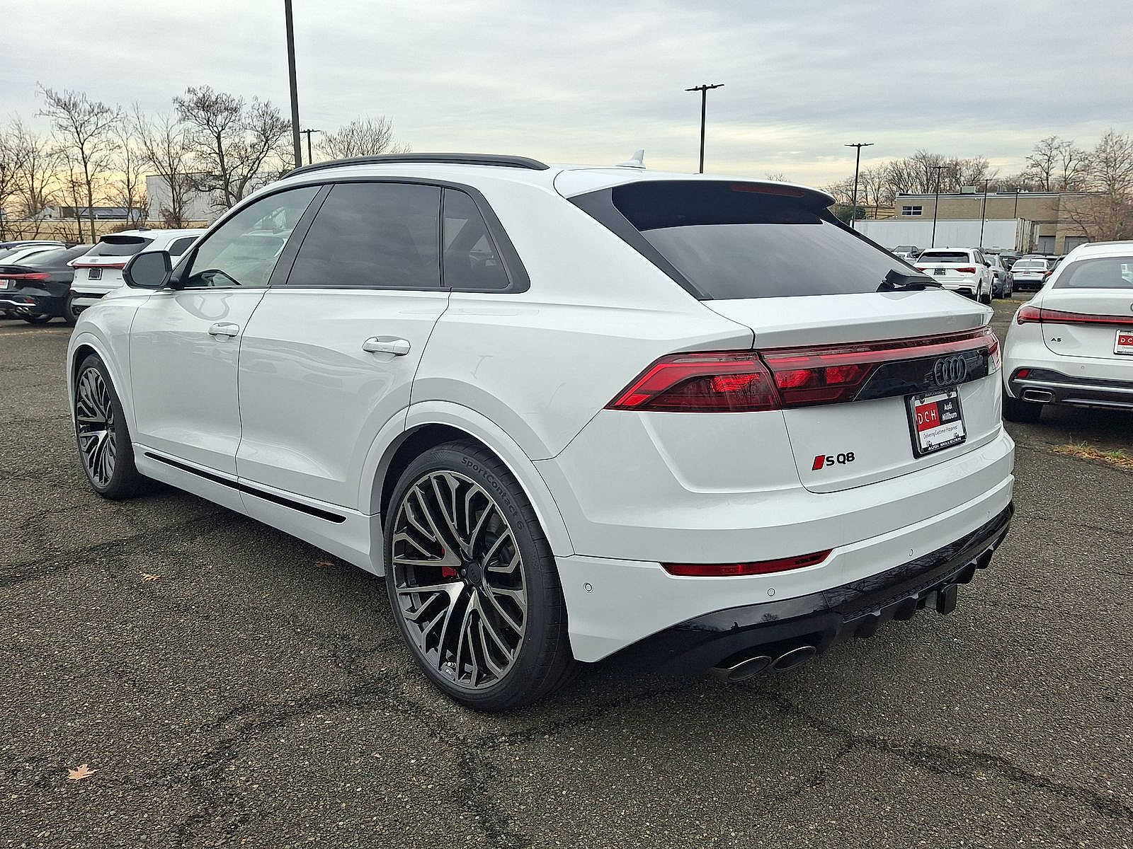 Thumbnail: 2026 Audi SQ8 - 12