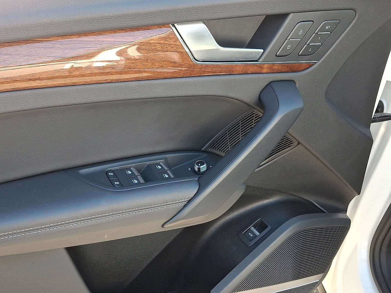 Thumbnail: 2022 Audi Q5 - 10