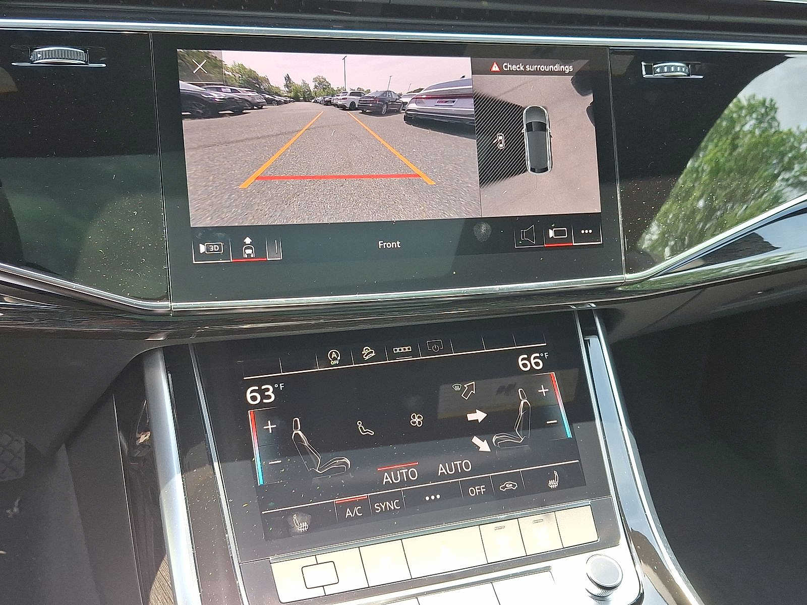 Thumbnail: 2025 Audi Q8 - 16