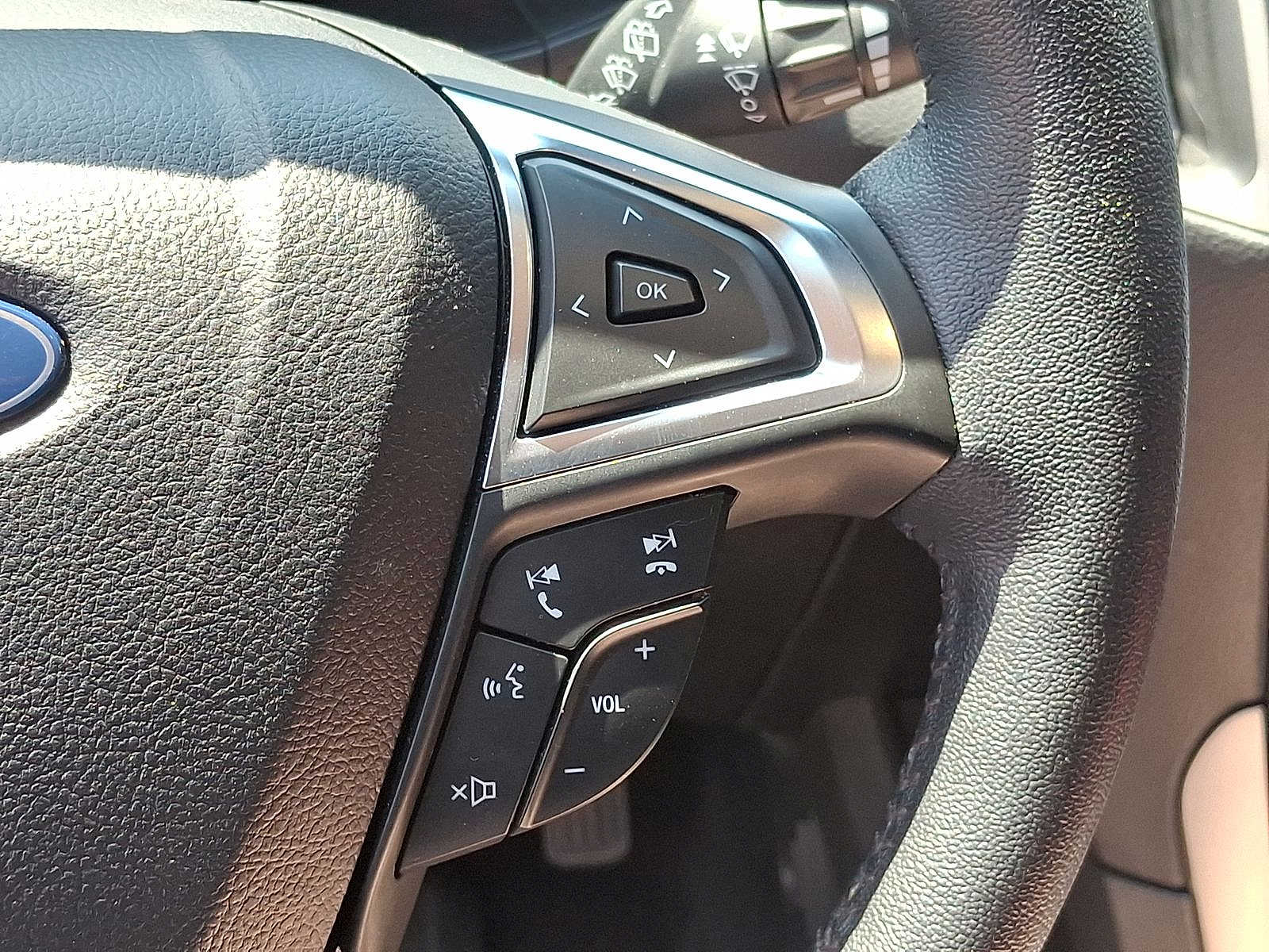 Thumbnail: 2022 Ford Edge - 17