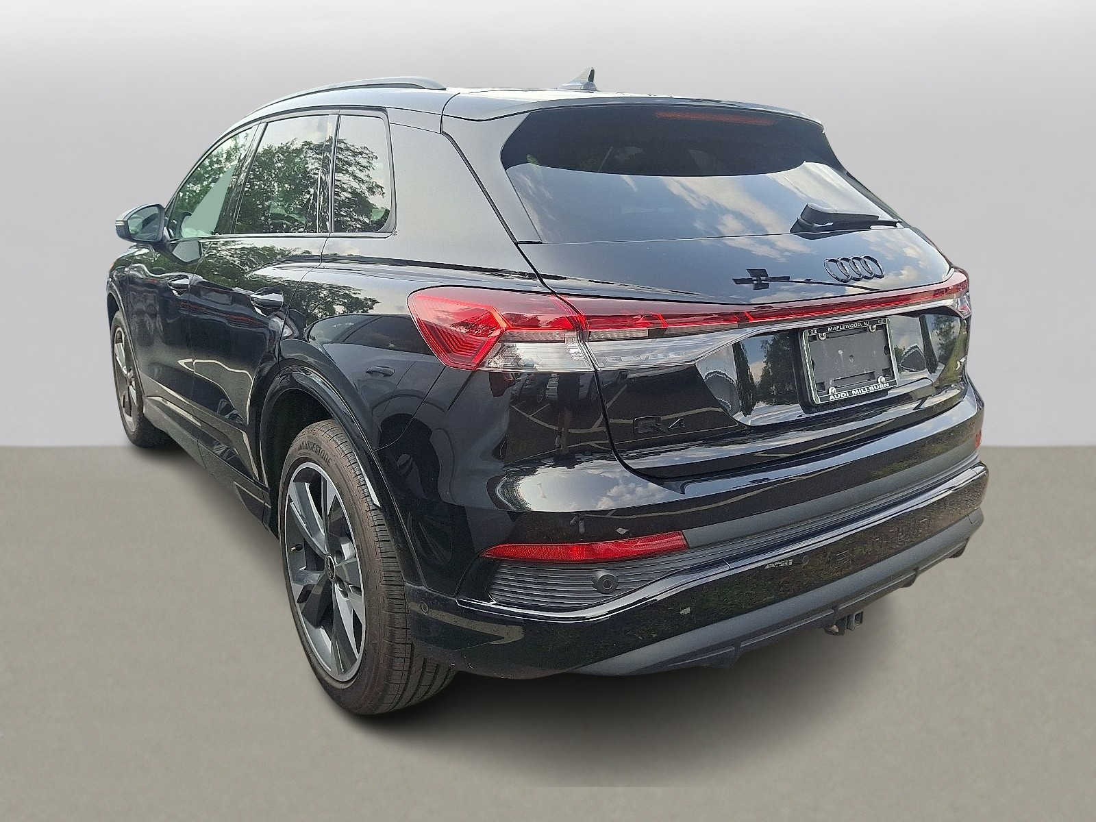 Thumbnail: 2023 Audi Q4 e-tron - 4