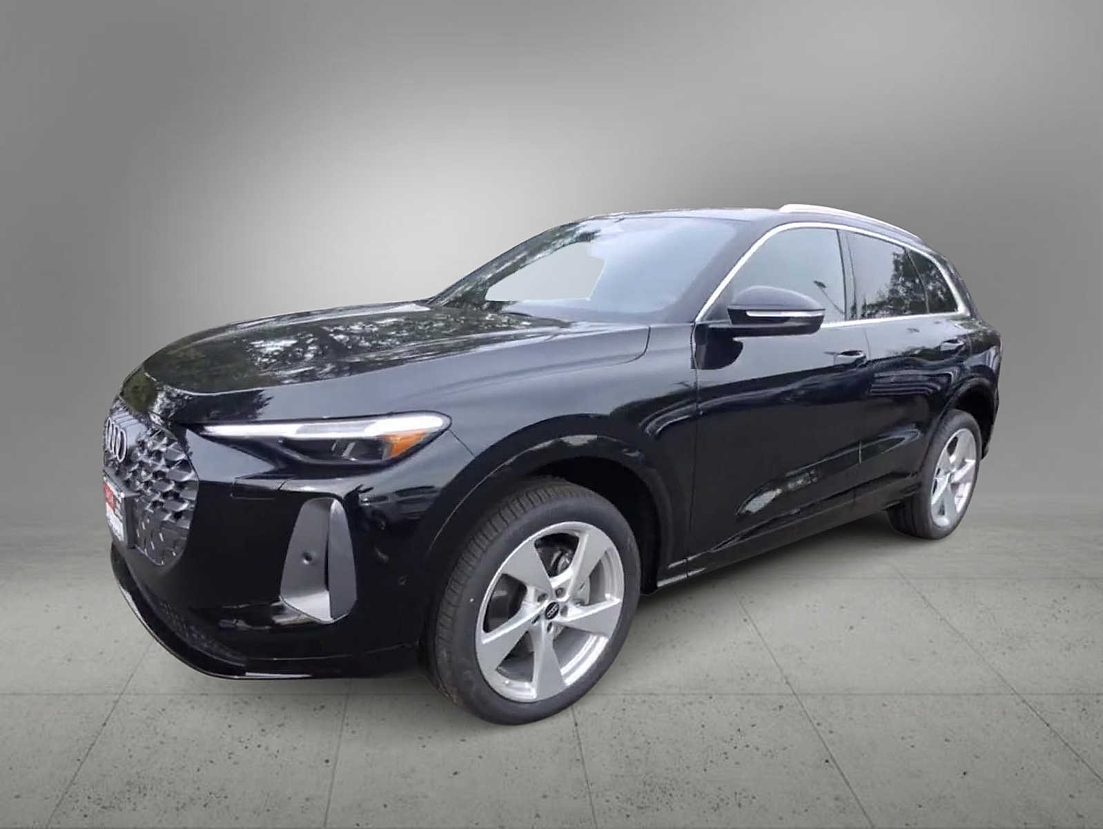 Thumbnail: 2025 Audi Q5 - 4