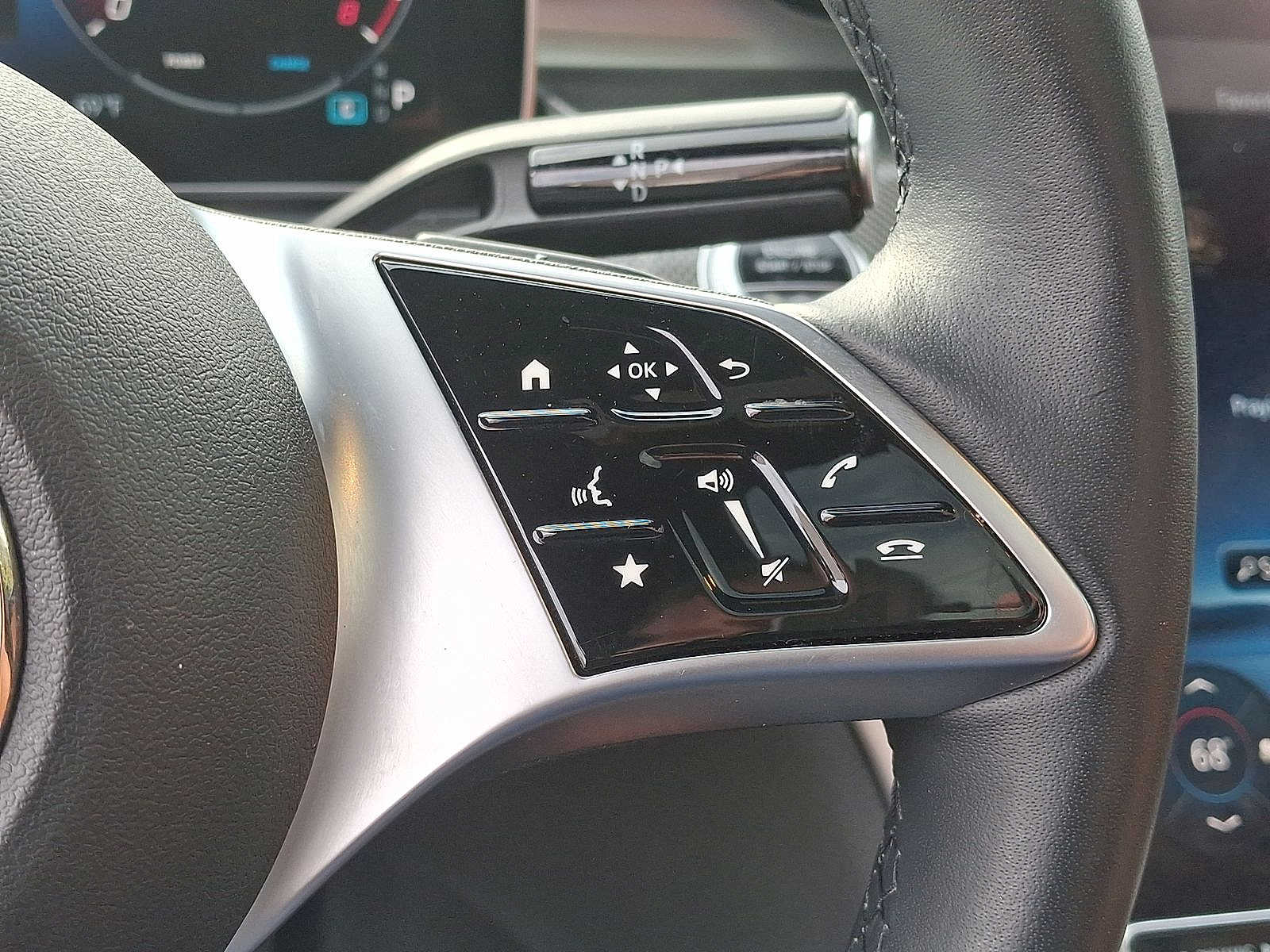 Thumbnail: 2023 Mercedes-Benz C-Class - 17