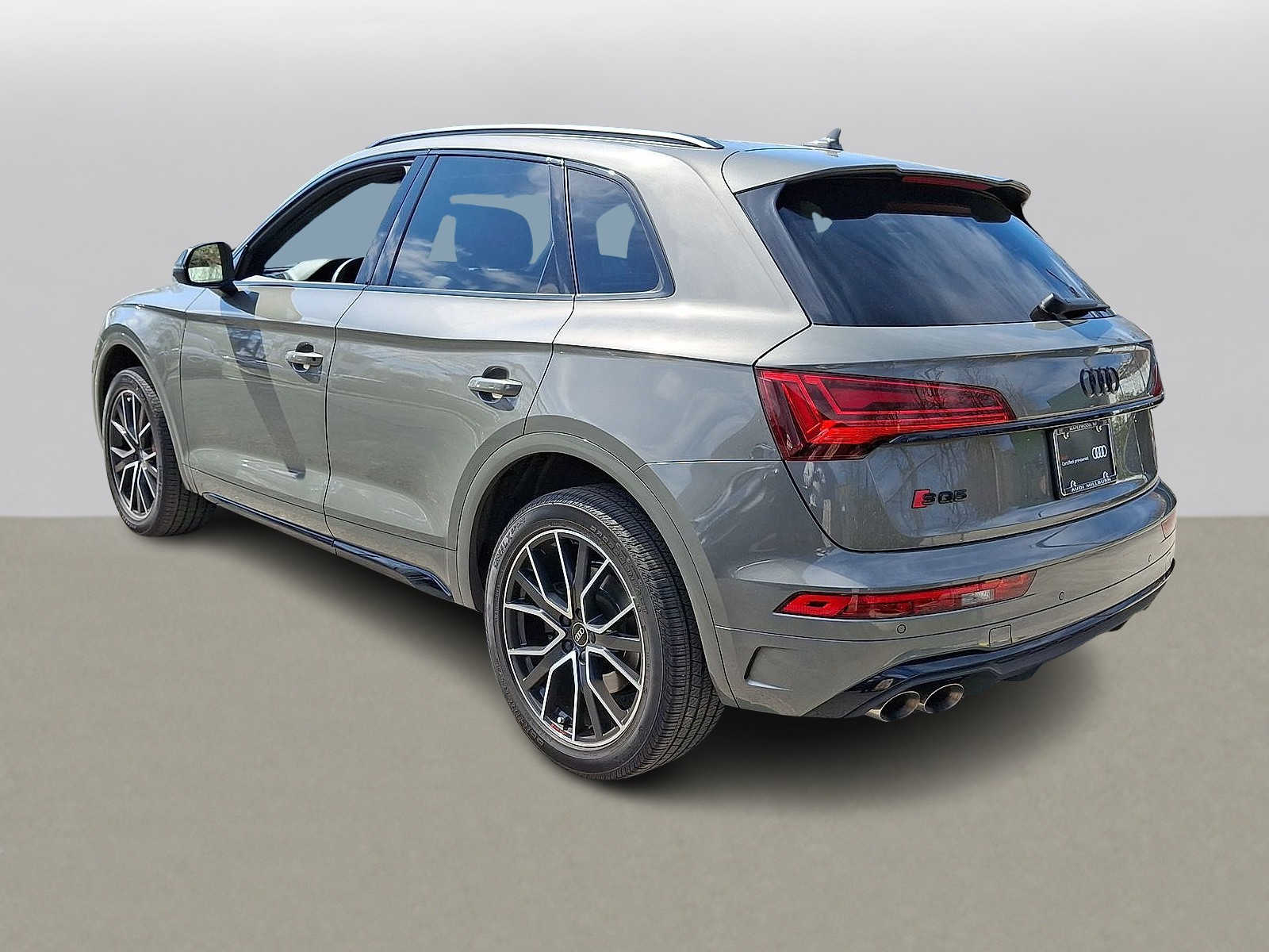 Thumbnail: 2023 Audi SQ5 - 22
