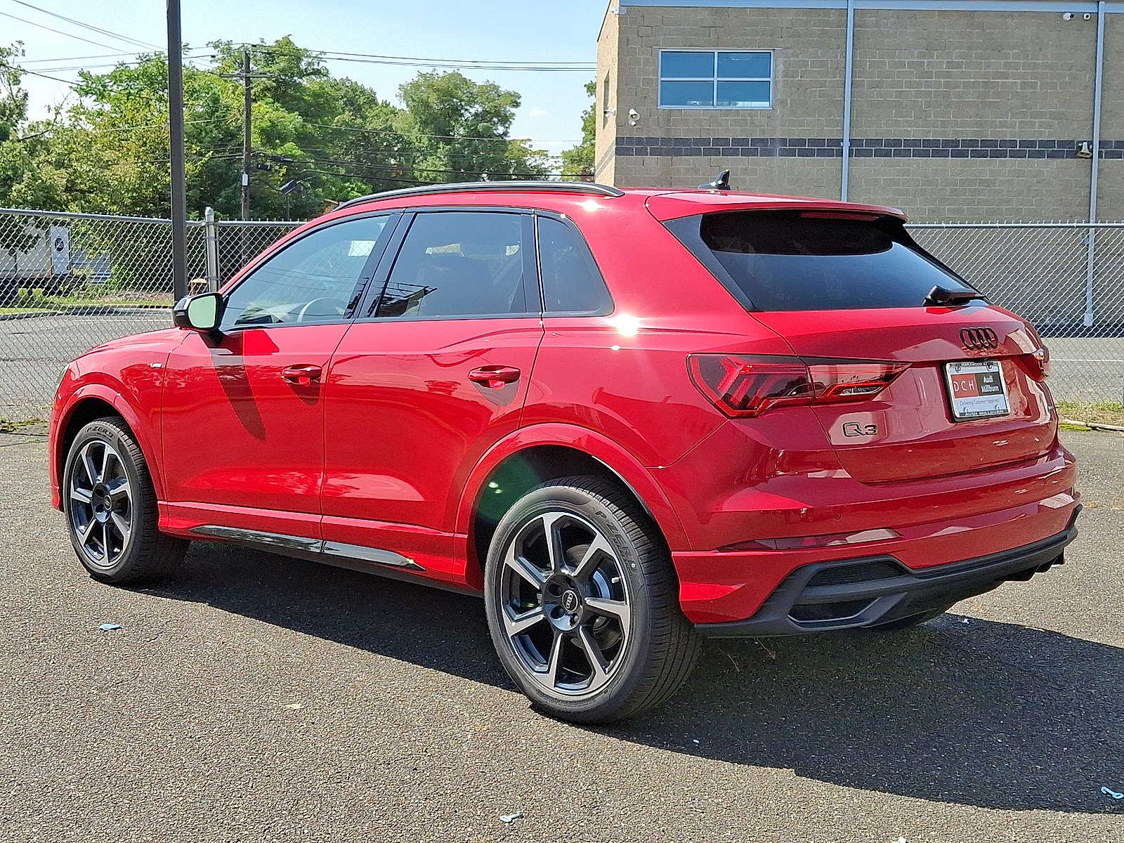 Thumbnail: 2025 Audi Q3 - 11