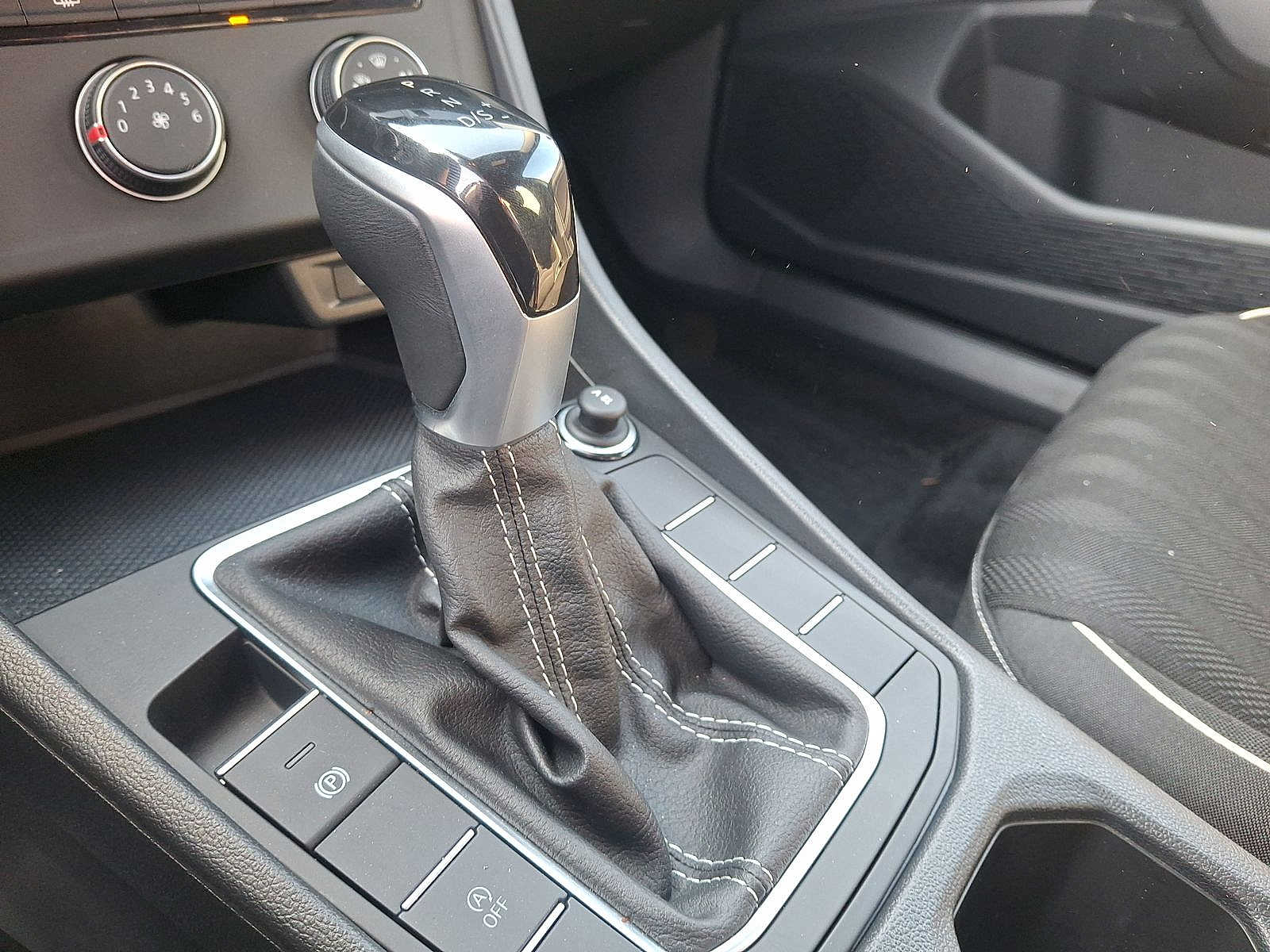 Thumbnail: 2022 Volkswagen Jetta - 12