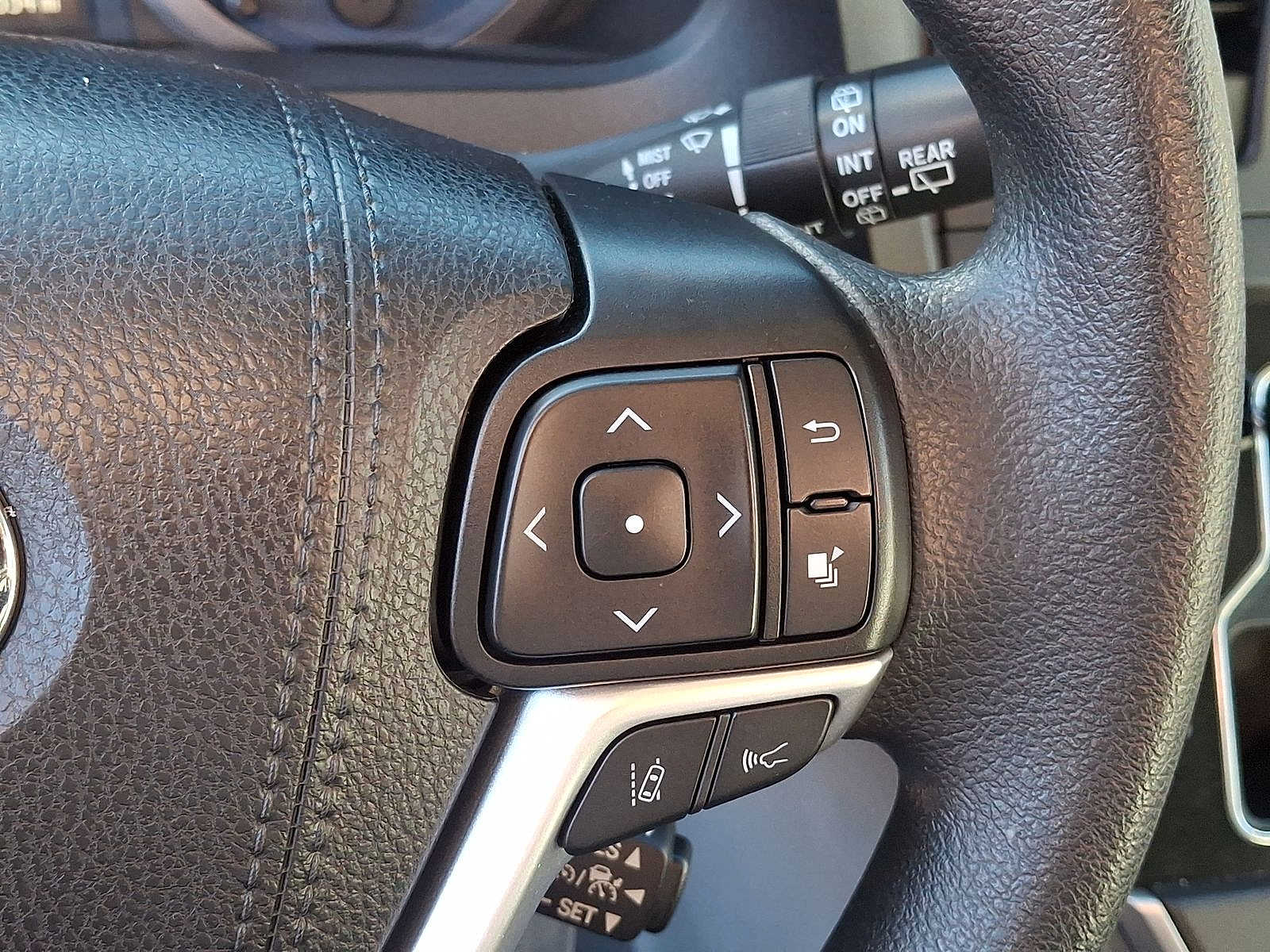 Thumbnail: 2020 Toyota Sienna - 18