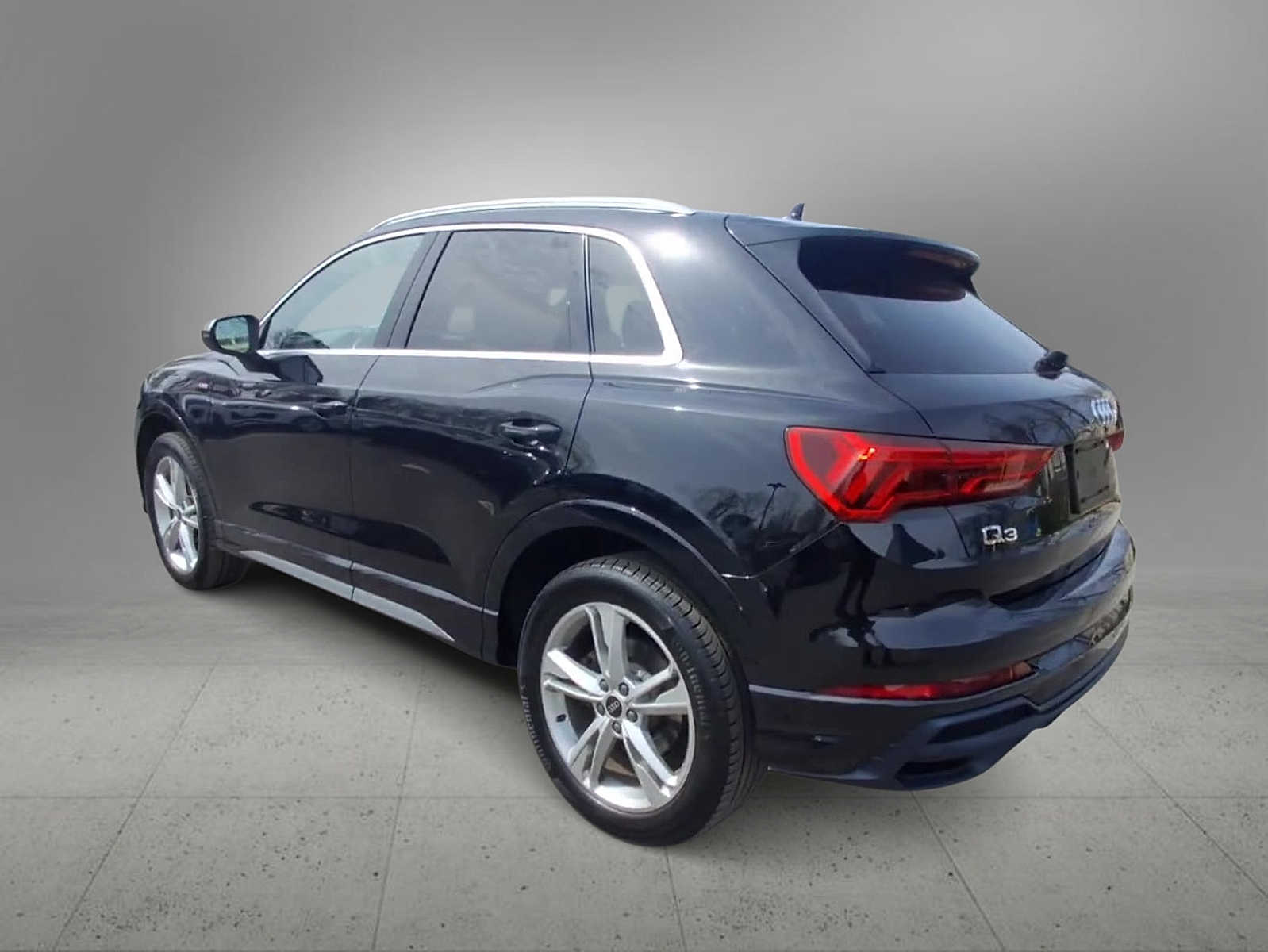Thumbnail: 2021 Audi Q3 - 6