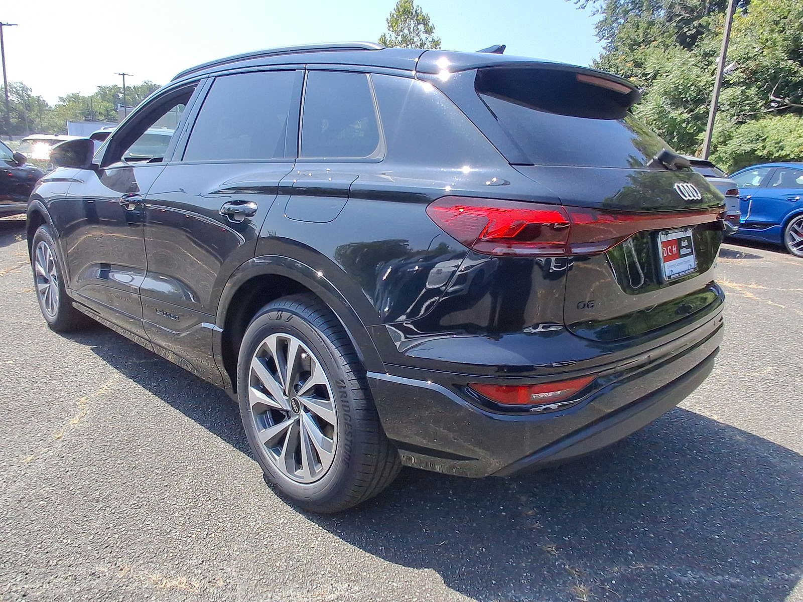 Thumbnail: 2025 Audi Q6 e-tron - 11