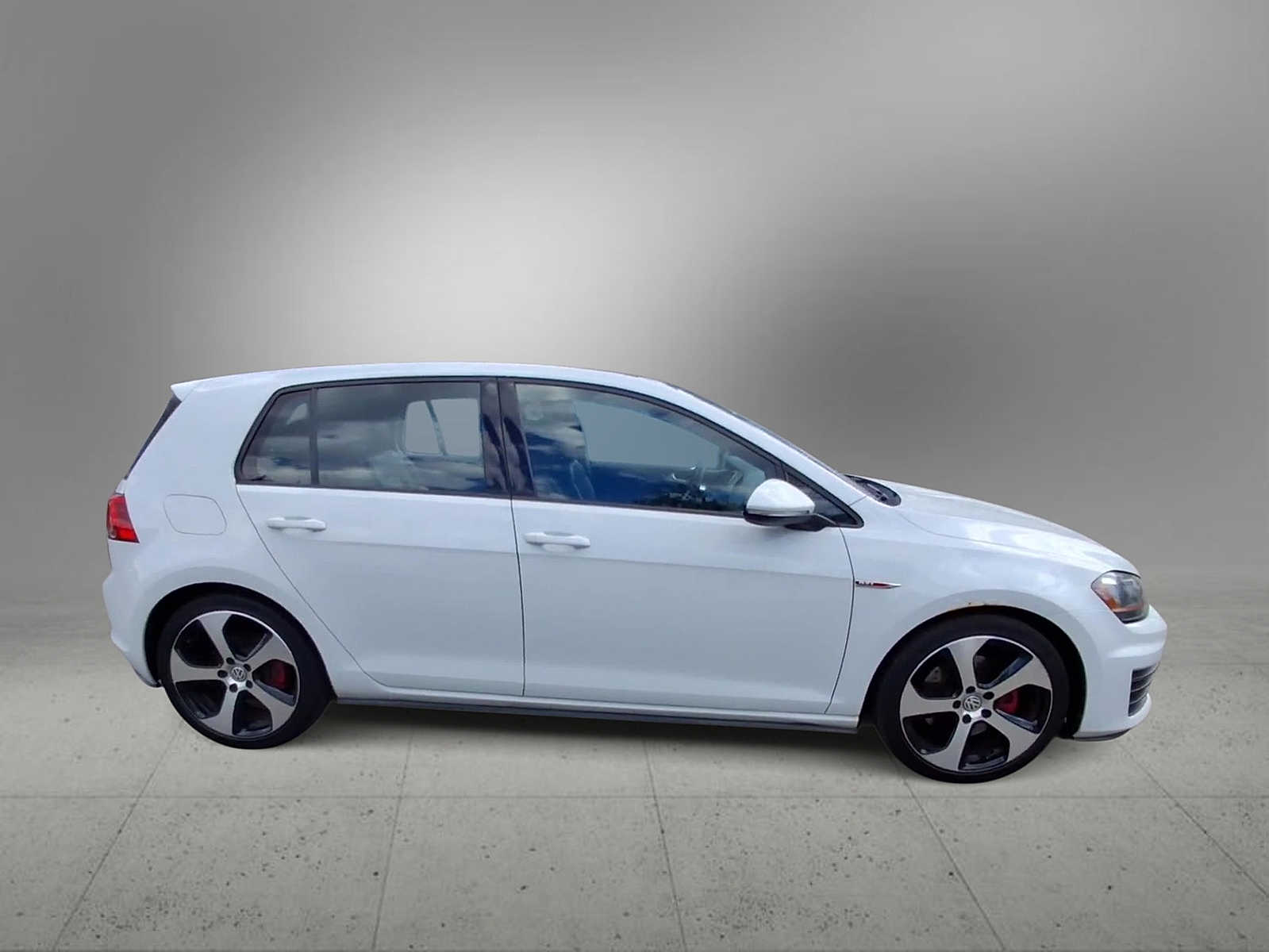 Thumbnail: 2015 Volkswagen Golf - 9