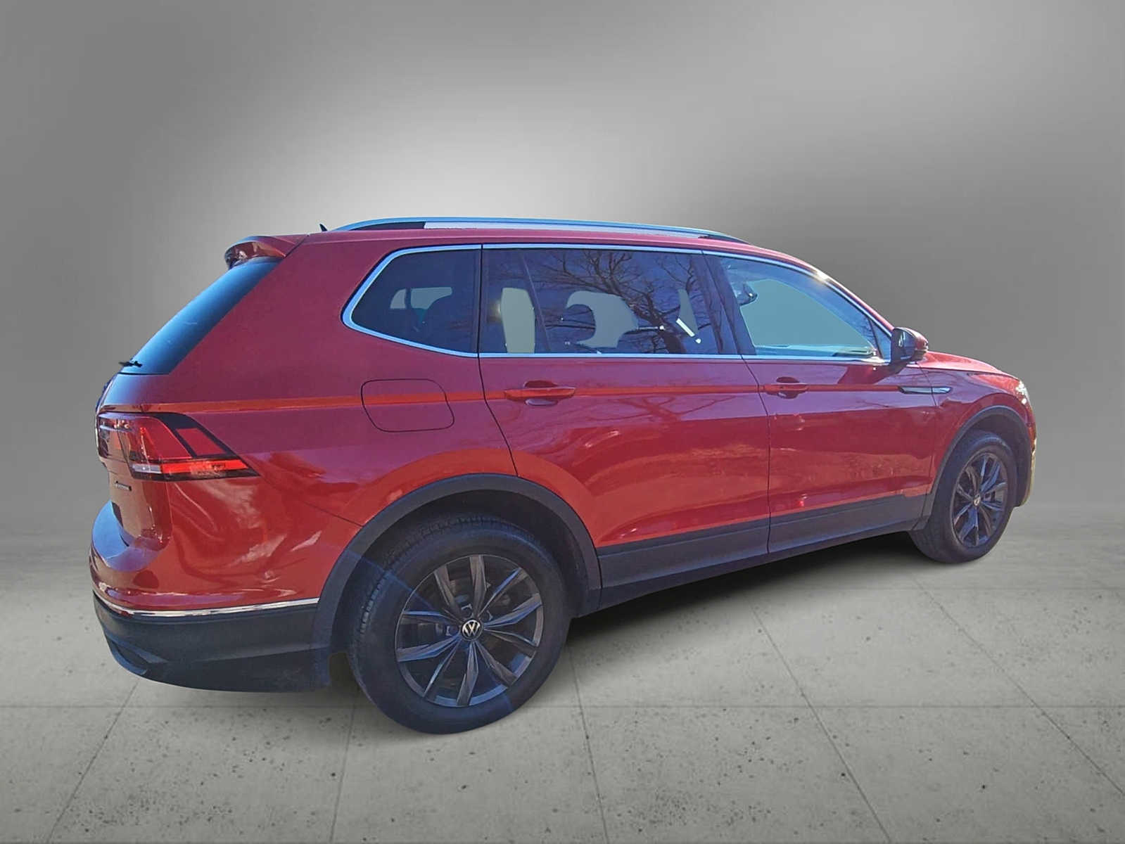 Thumbnail: 2022 Volkswagen Tiguan - 8